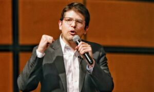 www.deixaeutefalar.com.br Senador e pré-candidato à presidência da Colômbia é baleado em ataque a tiros em Bogotá