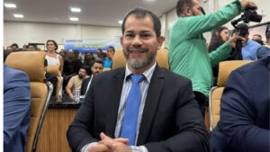 www.deixaeutefalar.com.br Nilton Souza reafirma compromisso com servidores da saúde e educação ao votar a favor de pautas de valorização