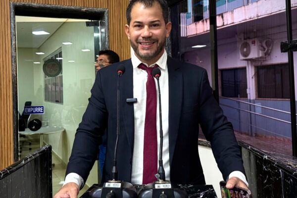 Vereador Nilton Souza vota a favor do projeto “Jovem Aprendiz da Inclusão”