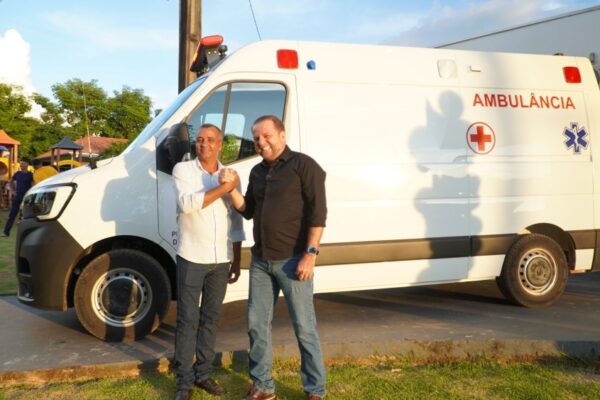 Cirone Deiró atende municípios com a aquisição de novos veículos por meio de emenda parlamentar