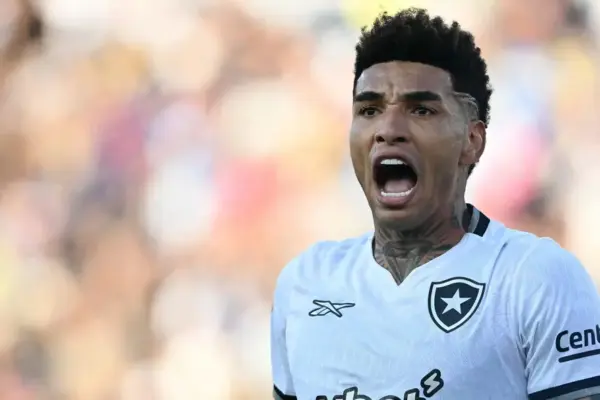 Botafogo surpreende o PSG, vence com lance decisivo e se aproxima da vaga