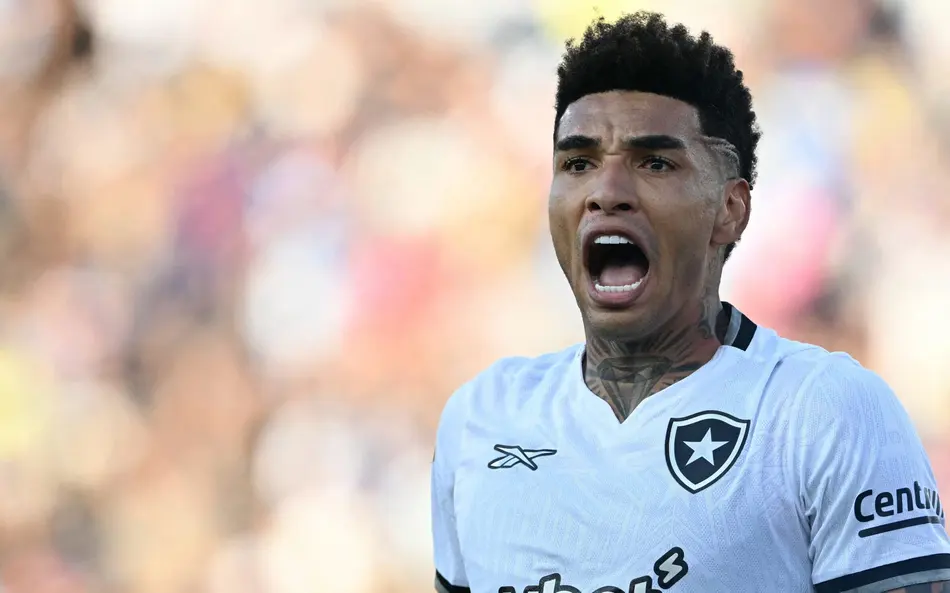Botafogo surpreende o PSG, vence com lance decisivo e se aproxima da vaga