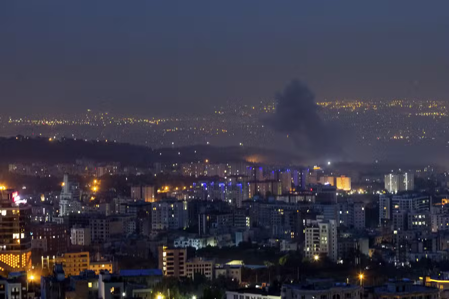 Israel lança ofensiva contra o Irã e gera temor de escalada militar no Oriente Médio