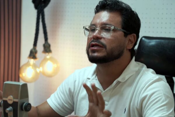 Em entrevista deputado Marcelo Cruz diz ter superado crises, defende gestão integrada e anuncia foco na reeleição em 2026