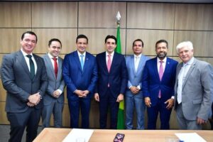 Ministro Silvio Costa discute investimentos com bancada do Norte