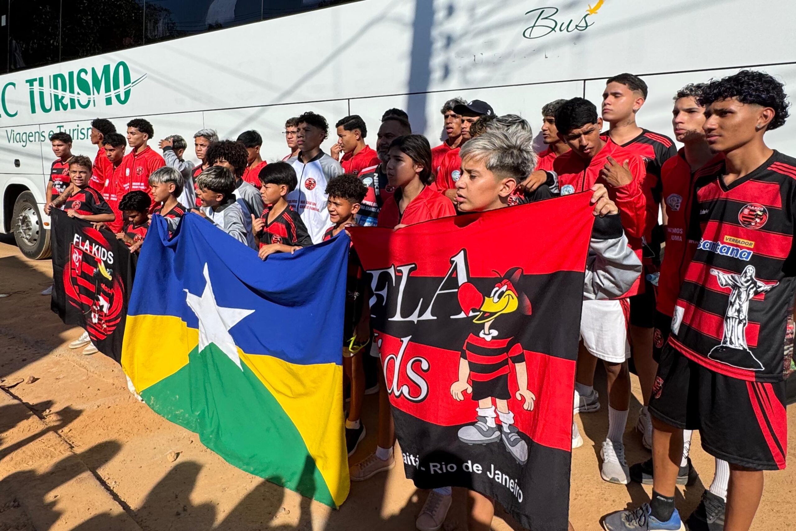 Com apoio de Laerte Gomes, 50 jovens de Rondônia embarcam para testes no Flamengo e vivem sonho do futebol
