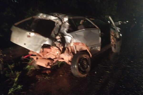 Tragédia na BR-364: três homens perdem a vida em colisão frontal entre carro e carreta em Candeias do Jamari