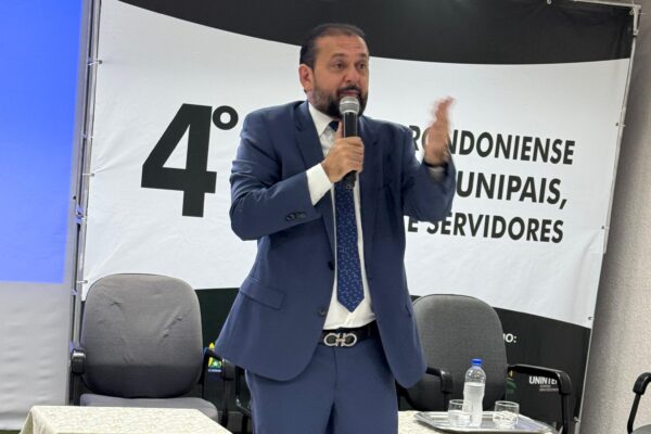 Palestra do deputado Laerte Gomes destaca importância do Parlamento Amazônico