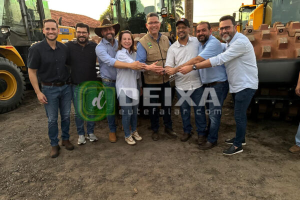 Laerte Gomes acompanha ação do Governo na entrega de maquinários e implementos agrícolas