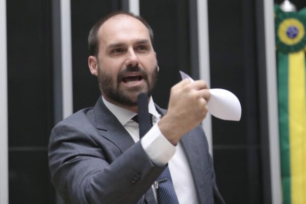 STF bloqueia contas e PIX de Eduardo Bolsonaro em nova fase da investigação