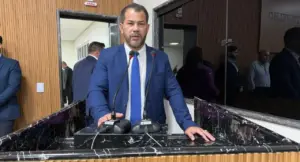 www.deixaeutefalar.com.br Vereador Nilton Souza realiza “Ação Onda Amarela” no bairro Ulisses Guimarães para celebrar 6 meses de mandato