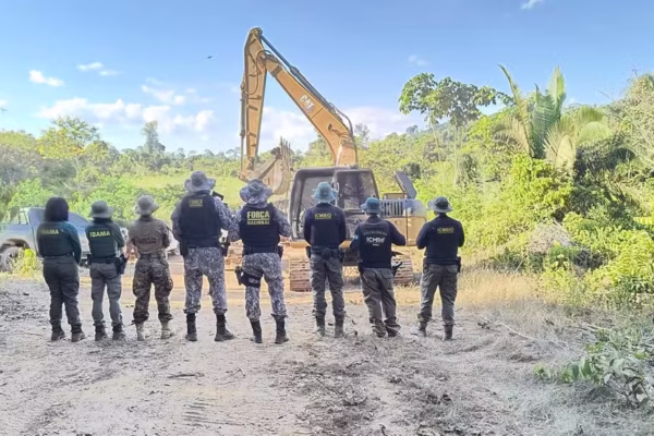Ação desmonta garimpo ilegal que poluía rios com mercúrio na Floresta Nacional, no Pará