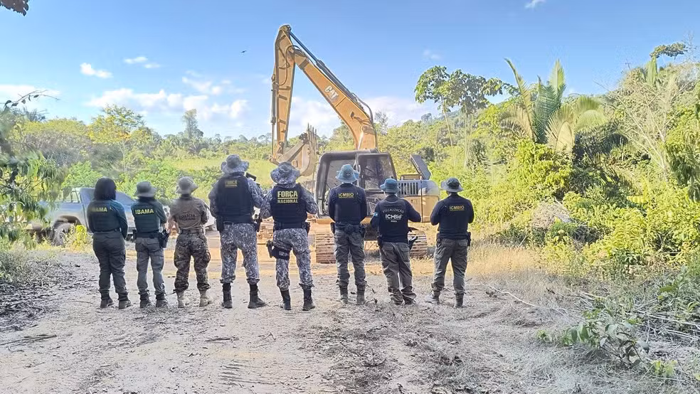 Ação desmonta garimpo ilegal que poluía rios com mercúrio na Floresta Nacional, no Pará
