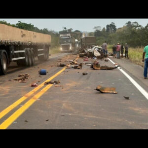 Tragédia na BR‑364: colisão entre carro e carreta mata quatro pessoas, incluindo duas crianças