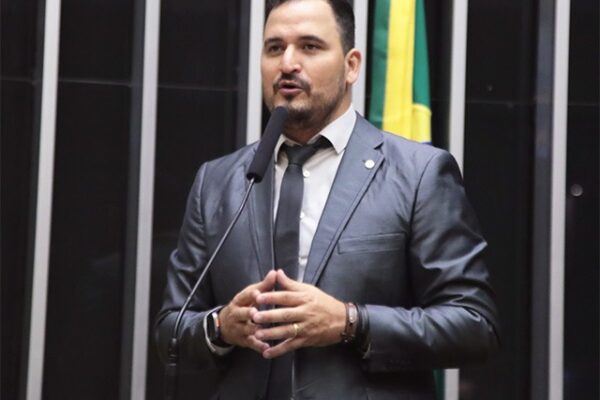 Rafael Fera estreia na Câmara com críticas pesadas ao governador e à saúde de Rondônia
