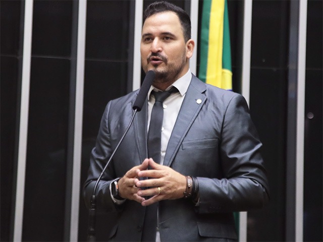 Rafael Fera estreia na Câmara com críticas pesadas ao governador e à saúde de Rondônia