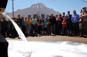 Produtores de leite de Ouro Preto do Oeste protestam por melhores preços