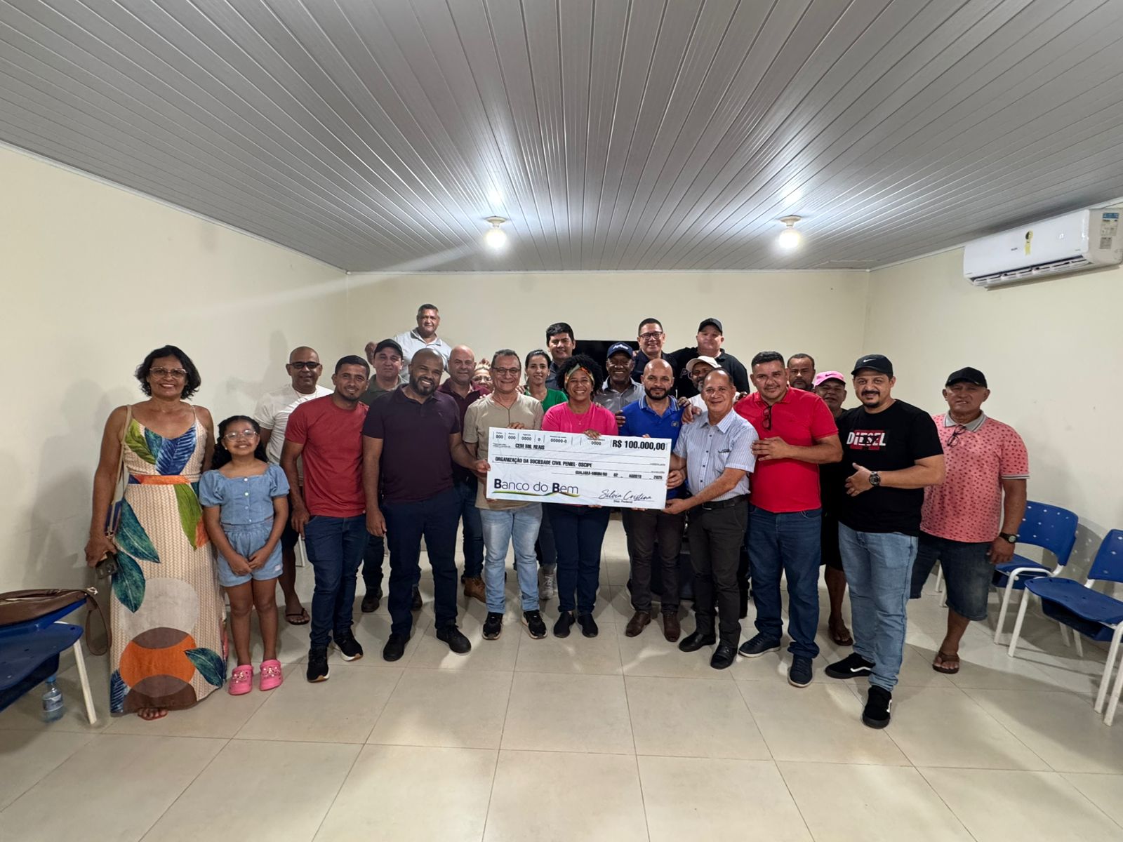 Sílvia Cristina faz a entrega de R$ 100 mil para a Comunidade Terapêutica Cordatus, em Guajará-Mirim