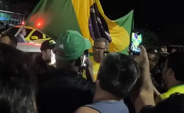 Apoiadores de Bolsonaro fazem buzinaço em Brasília contra Lula e Alexandre de Moraes
