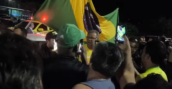 Apoiadores de Bolsonaro fazem buzinaço em Brasília contra Lula e Alexandre de Moraes