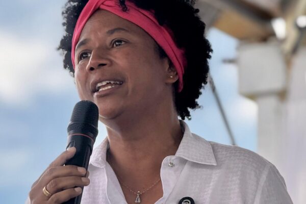 Sílvia Cristina vai entregar cheque de R$ 100 mil para o Centro Social Madre Mazzarello