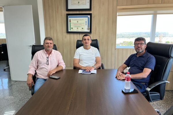 Cleiton Roque Chefe de Gabinete do deputado Laerte Gomes recebe vereadores de Teixeirópolis e Alvorada do Oeste