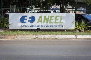 www.deixaeutefalar.com.br Leilão da Aneel garante investimento de R$ 5,6 bilhões