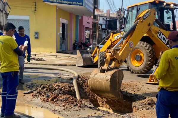 Pedido de Gedeão Negreiros é atendido e limpeza de bueiro na Zona Sul já está em andamento