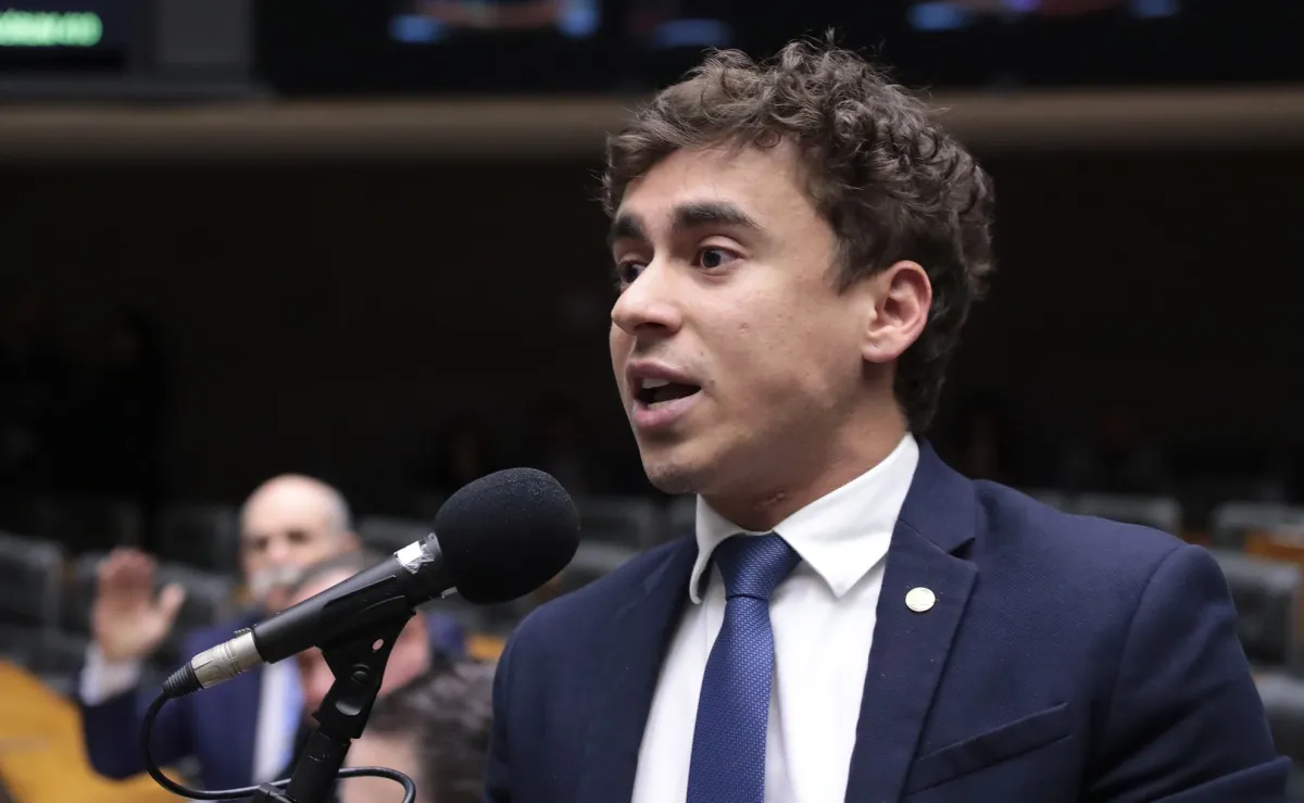 PT solicita ao Supremo Tribunal Federal o bloqueio das redes sociais do deputado Nikolas Ferreira por disseminação de notícias falsas e ataques institucionais