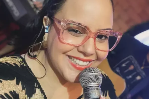 Cantora Luna Alves morre em casa horas após apresentação em Cuiabá