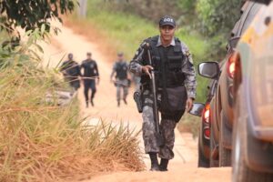 www.deixaeutefalar.com.br Polícia Militar prende casal responsável e desarticula ponto de venda de drogas em Cacoal