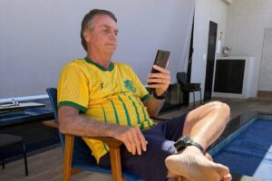 www.deixaeutefalar.com.br Moraes manda Bolsonaro para prisão domiciliar; EUA criticam decisão