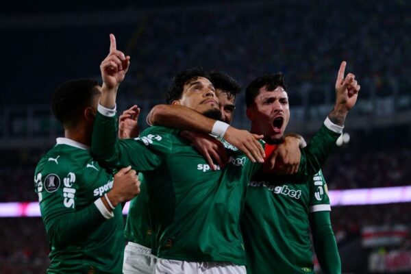 Palmeiras vence o River na Argentina e abre vantagem nas quartas da Libertadores