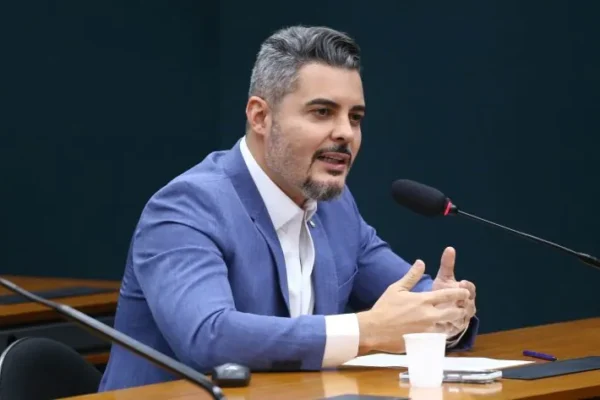 Thiago Flores vota para barrar Lei que amplia tarifa social de energia