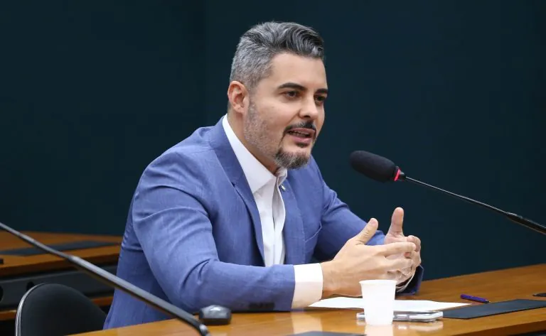 Thiago Flores vota para barrar Lei que amplia tarifa social de energia