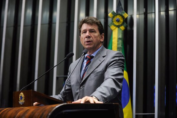 Mudança na Lei da Ficha Limpa pode liberar Ivo Cassol