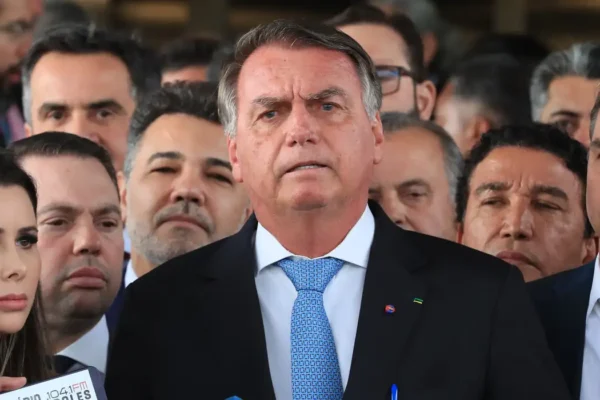 Bolsonaro e ex-ministros enfrentam STF em julgamento por tentativa de golpe