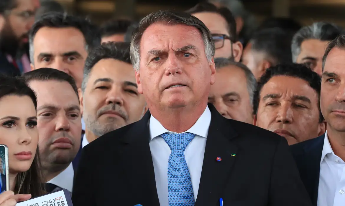 Bolsonaro e ex-ministros enfrentam STF em julgamento por tentativa de golpe