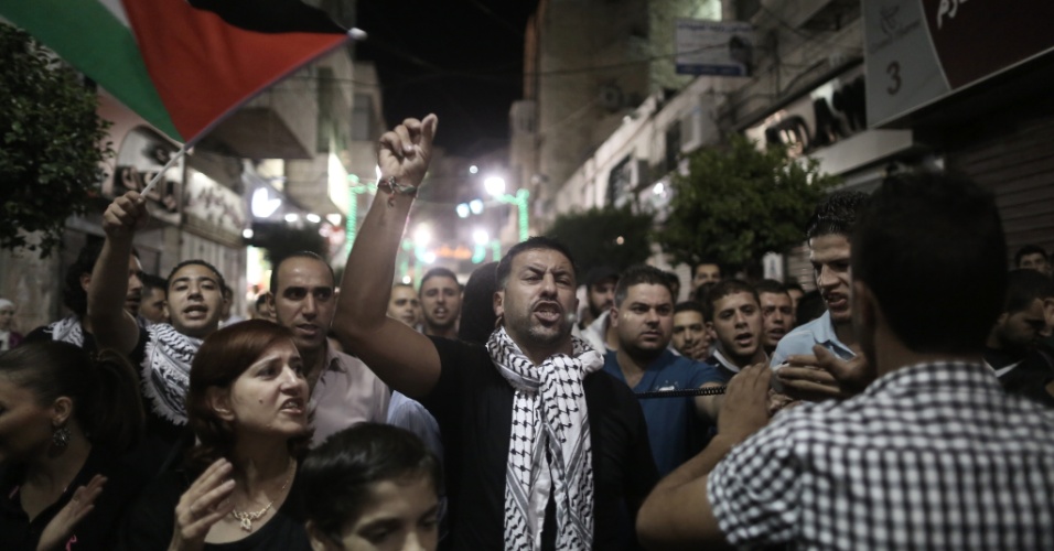 Repressão em Londres: mais de 400 manifestantes presos em ato contra proibição de grupo pró-Palestina  Protesto contra banimento de grupo pró-Palestina