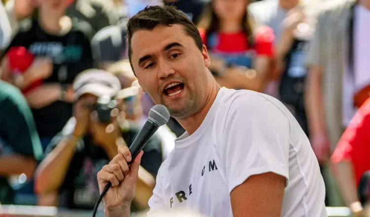Ativista conservador Charlie Kirk é morto a tiros durante evento em universidade de Utah