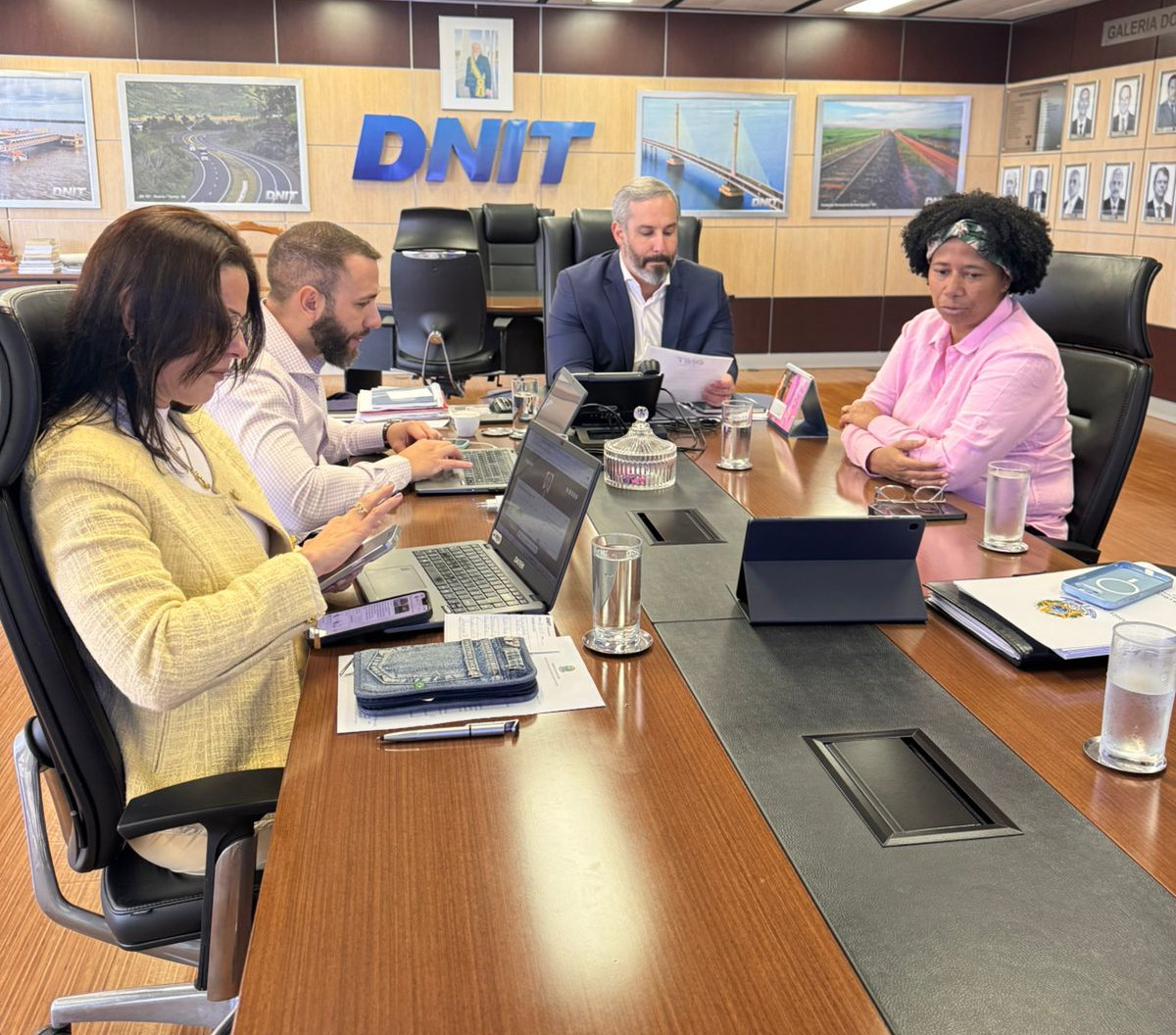 Silvia Cristina solicita ao Dnit construção de viaduto no acesso ao Bairro Novo e à Estrada dos Periquitos, na capital