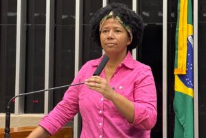 www.deixaeutefalar.com.br Sílvia Cristina alerta para injustiça com professores do ex-território e pede ação do Ministério da Gestão e do TCU