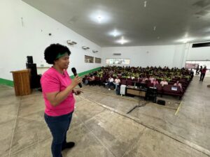 www.deixaeutefalar.com.br Deputada Sílvia Cristina leva palestra do Outubro Rosa para o Cone Sul e reforça que prevenção salva vidas