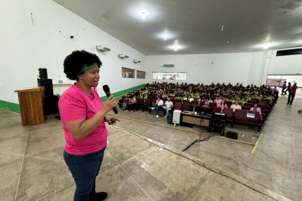 Deputada Sílvia Cristina leva palestra do Outubro Rosa para o Cone Sul e reforça que prevenção salva vidas