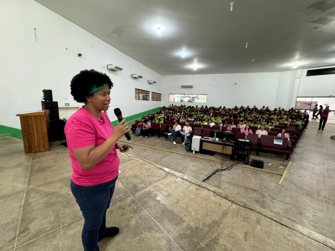 Deputada Sílvia Cristina leva palestra do Outubro Rosa para o Cone Sul e reforça que prevenção salva vidas