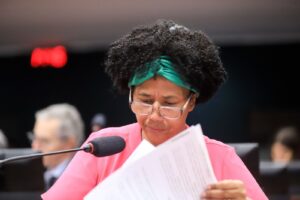 Relatório da deputada Sílvia Cristina a favor de exames genéticos para identificar o câncer de mama, será votado hoje