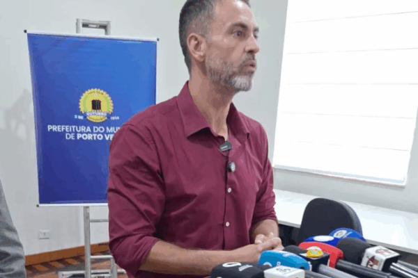 Léo Moraes comenta operação na Semusa e restabelecimento do contrato do lixo