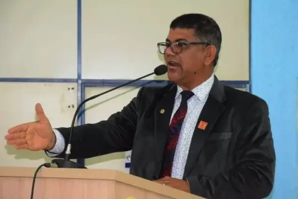 Ex-prefeito de Candeias do Jamari é preso após agredir namorada e ameaçar policiais