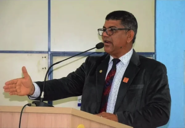 Ex-prefeito de Candeias do Jamari é preso após agredir namorada e ameaçar policiais