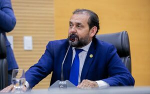 www.deixaeutefalar.com.br Deputado Laerte Gomes destina R$ 342 mil para aquisição de ambulância que atenderá UBS de Estrela de Rondônia